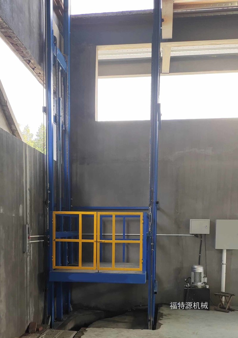 二層上貨專(zhuān)用導(dǎo)軌式升降機(jī)