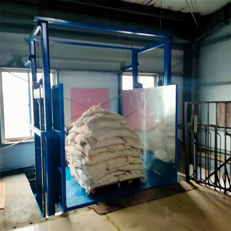 上貨專(zhuān)用升降機(jī)